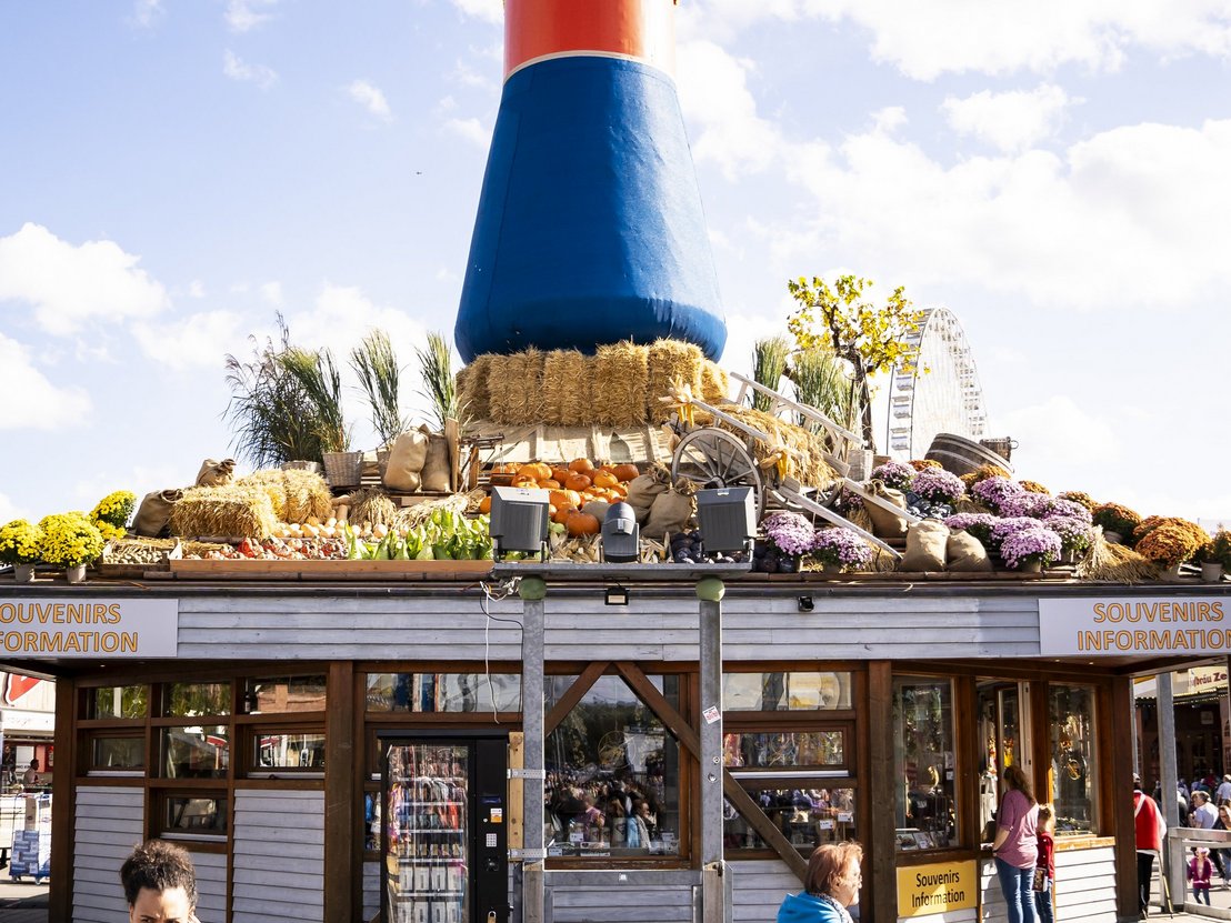 Der Info-Pavillon unter der Fruchtsäule
